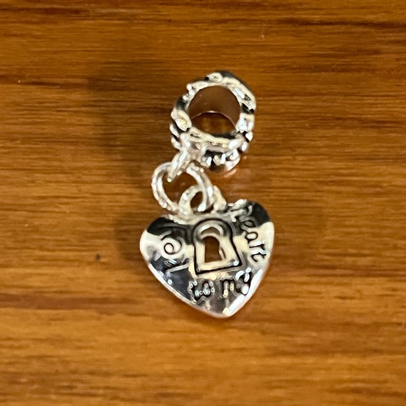 💕 3/$10 Key To My Heart Sliding Charm - Picture 3 of 5